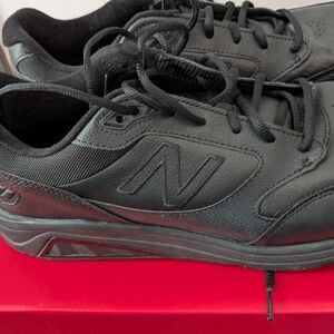 New Balance 928v3 Mens Black Leather Sneakers barely worn 11.2e